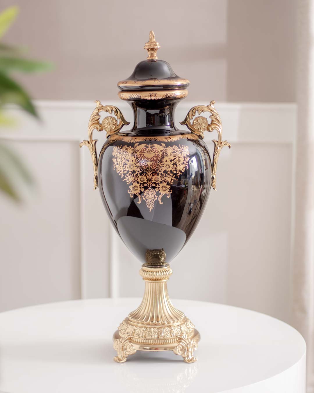 Villeroy Decorative Lidded Vase - Midnight Black