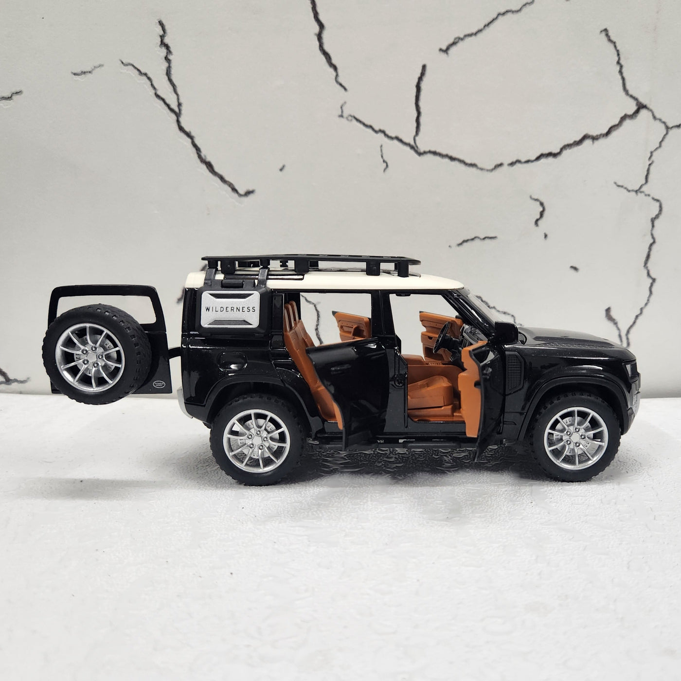 Defender Black Metal Diecast Car 1:22 (20x8 cm)