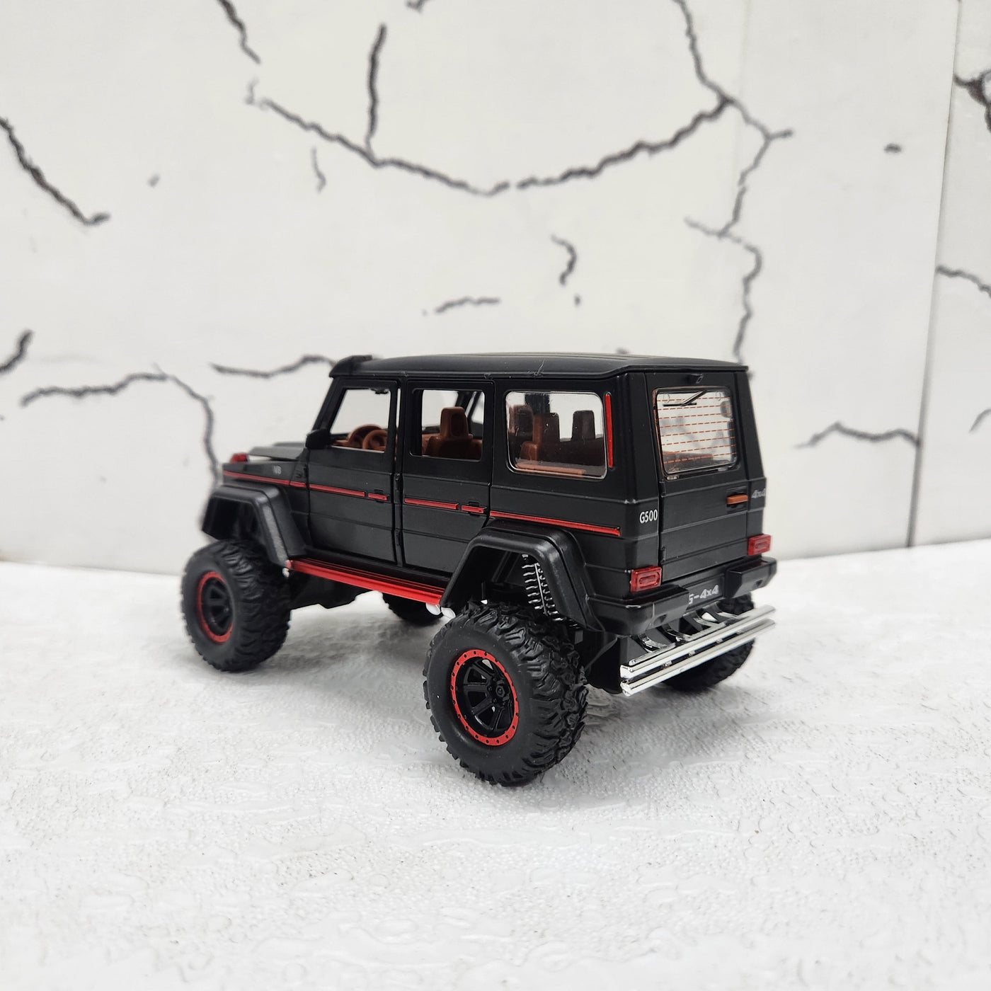 Mercedes G Wagon G500 Uplifted Black Metal Diecast Car 1:32 (14x5 cm)