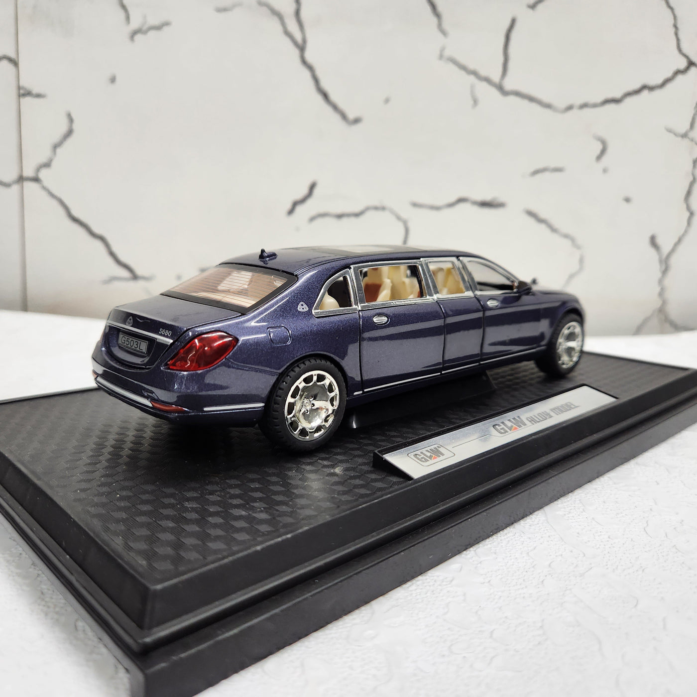 Mercedes Maybach S680 Limo Blue Metal Diecast Car 1:24 (20x8 cm)