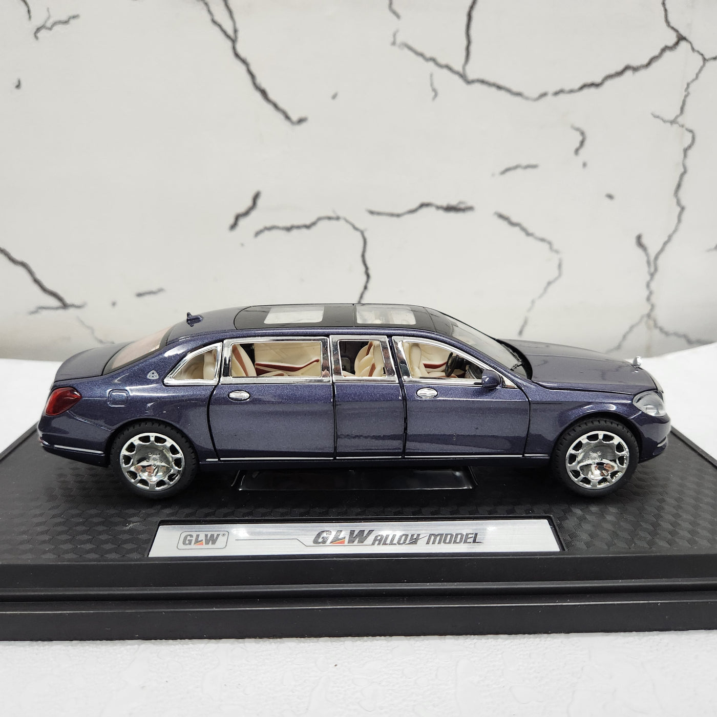 Mercedes Maybach S680 Limo Blue Metal Diecast Car 1:24 (20x8 cm)