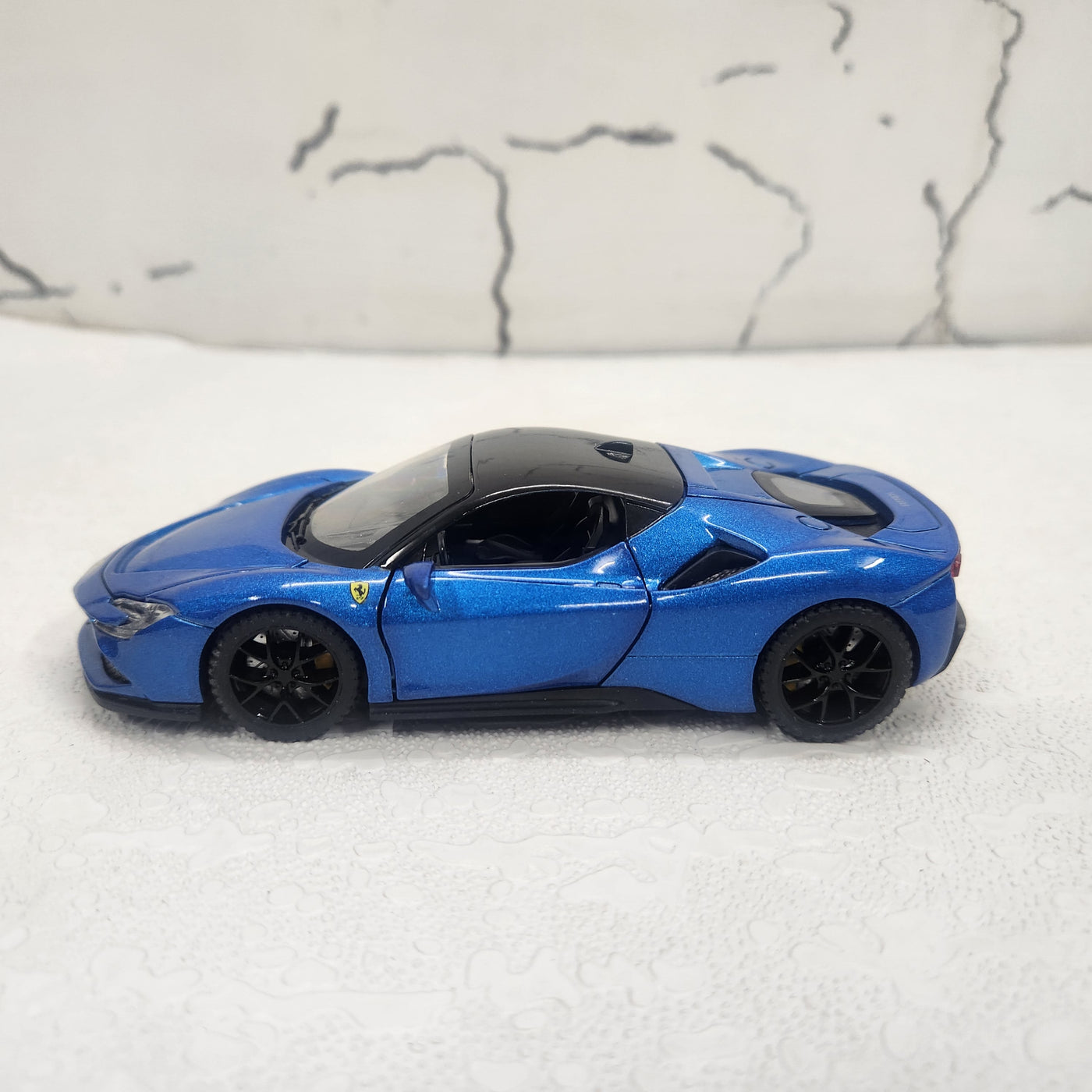 Ferrari Metal Diecast Car 1:32 (14x5 cm)