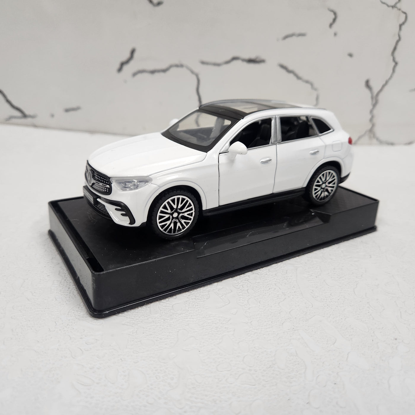 Mercedes Metal Diecast Car 1:32 (14x5 cm)