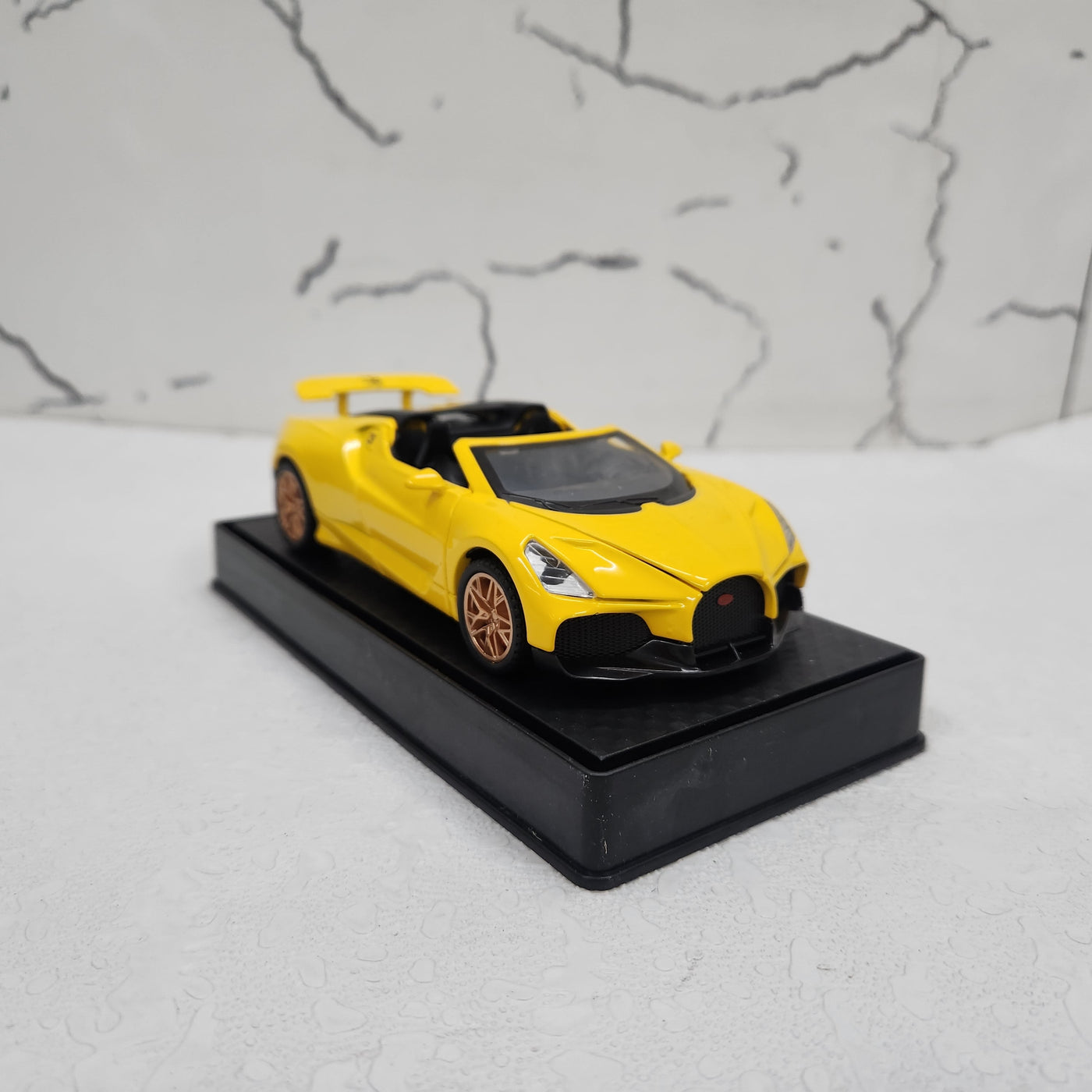 Bugatti Mistral Metal Diecast Car 1:32 (14x5 cm)