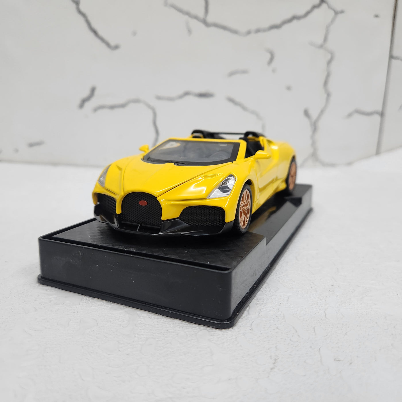 Bugatti Mistral Metal Diecast Car 1:32 (14x5 cm)