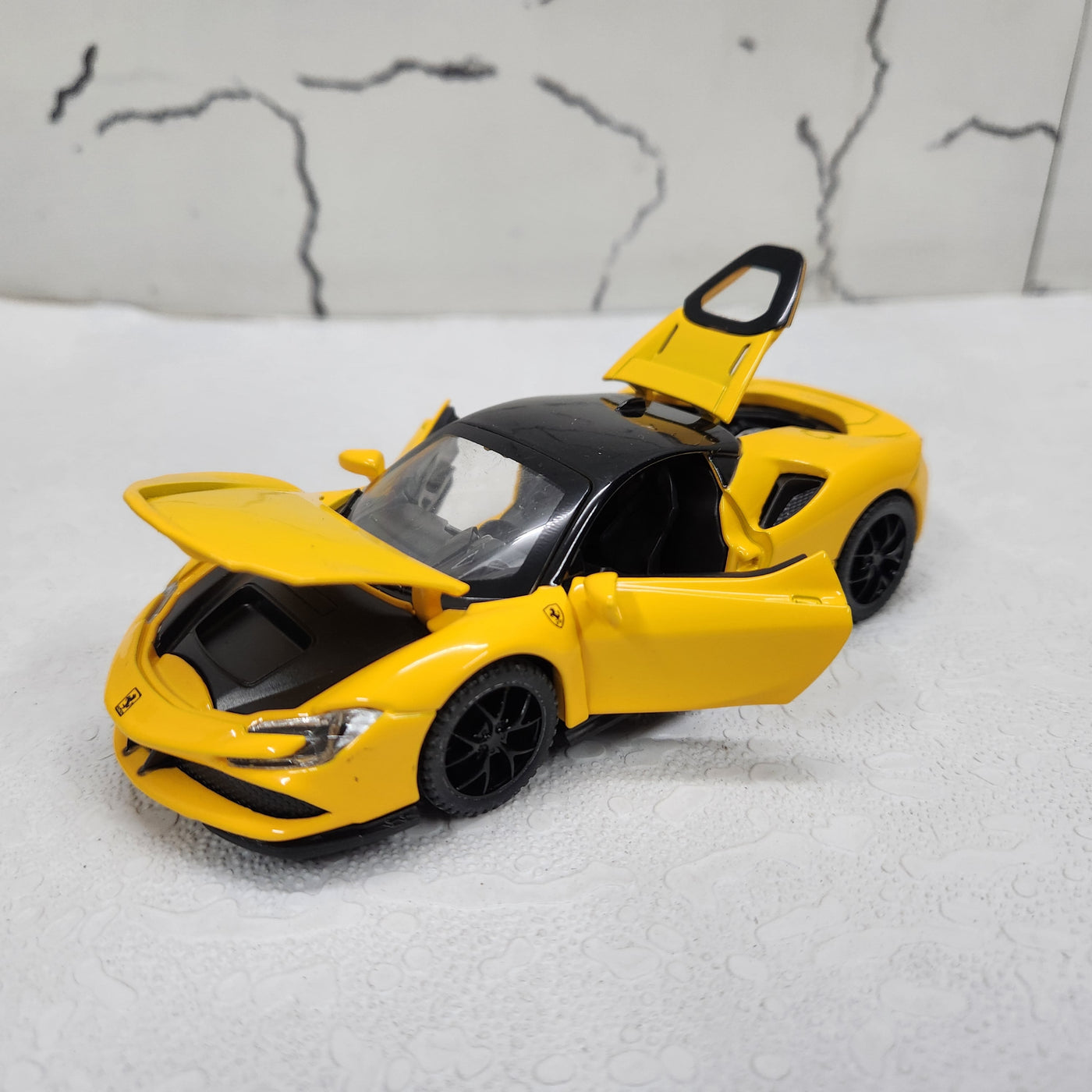 Ferrari Metal Diecast Car 1:32 (14x5 cm)