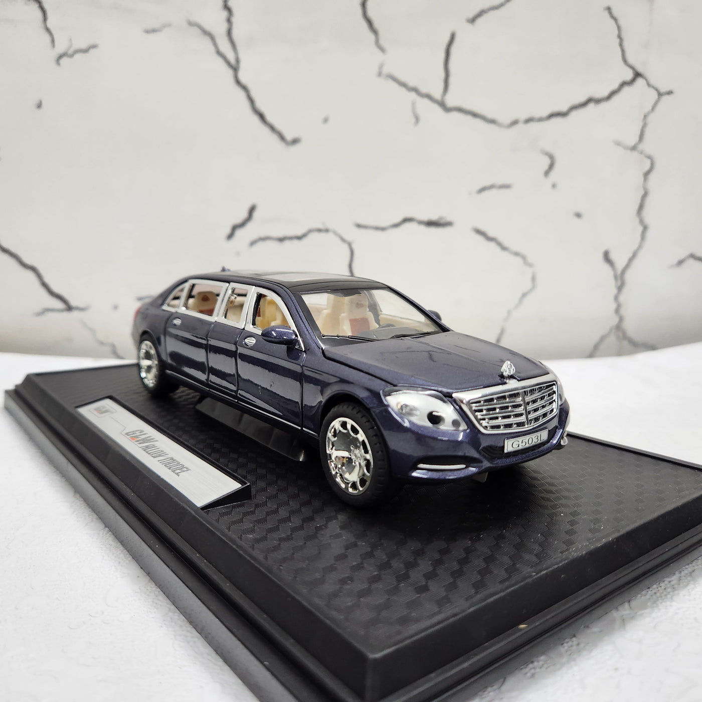 Mercedes Maybach S680 Limo Blue Metal Diecast Car 1:24 (20x8 cm)