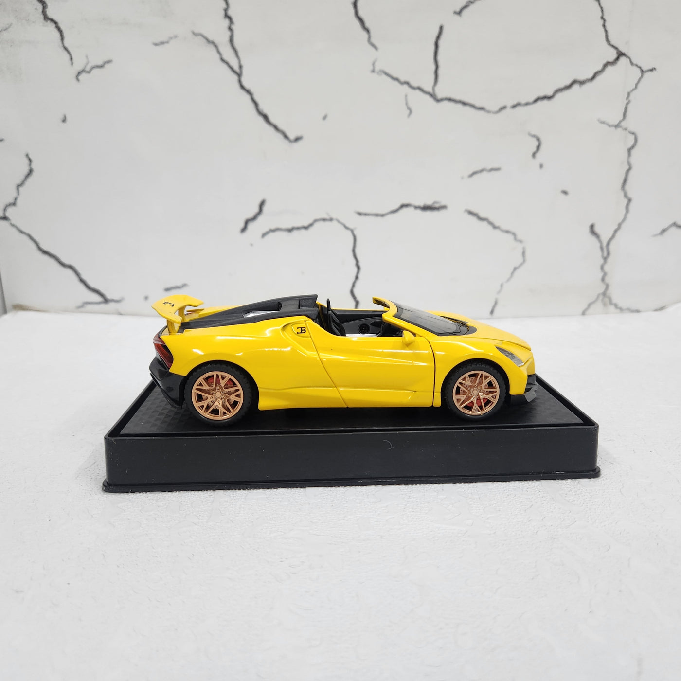 Bugatti Mistral Metal Diecast Car 1:32 (14x5 cm)