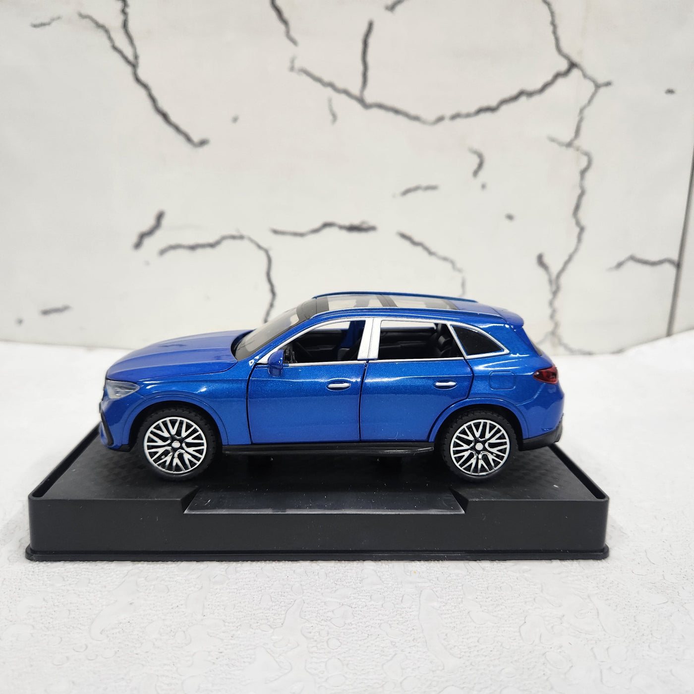 Mercedes Metal Diecast Car 1:32 (14x5 cm)