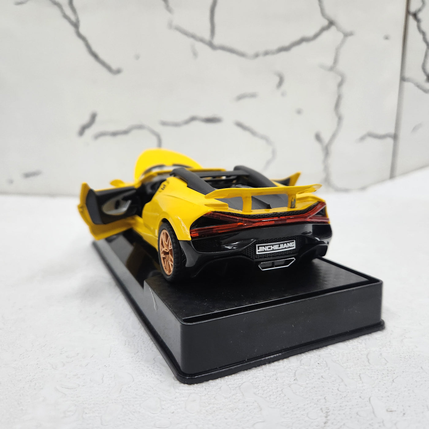 Bugatti Mistral Metal Diecast Car 1:32 (14x5 cm)